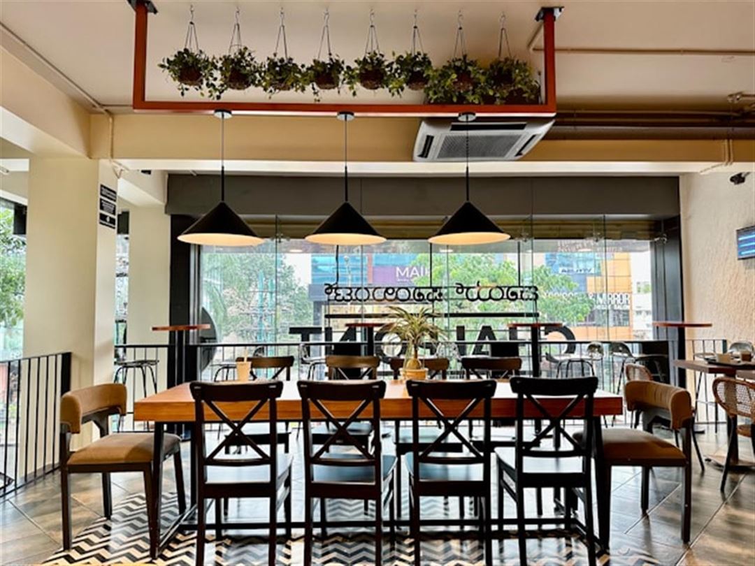 Guide: Sådan vælger du det perfekte spisebordssæt til din virksomhed