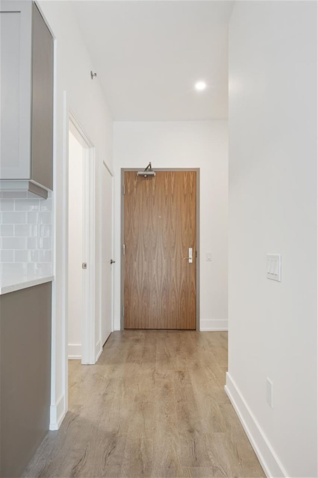 Entre bænk: Perfekt løsning til opbevaring og siddeplads i entreen