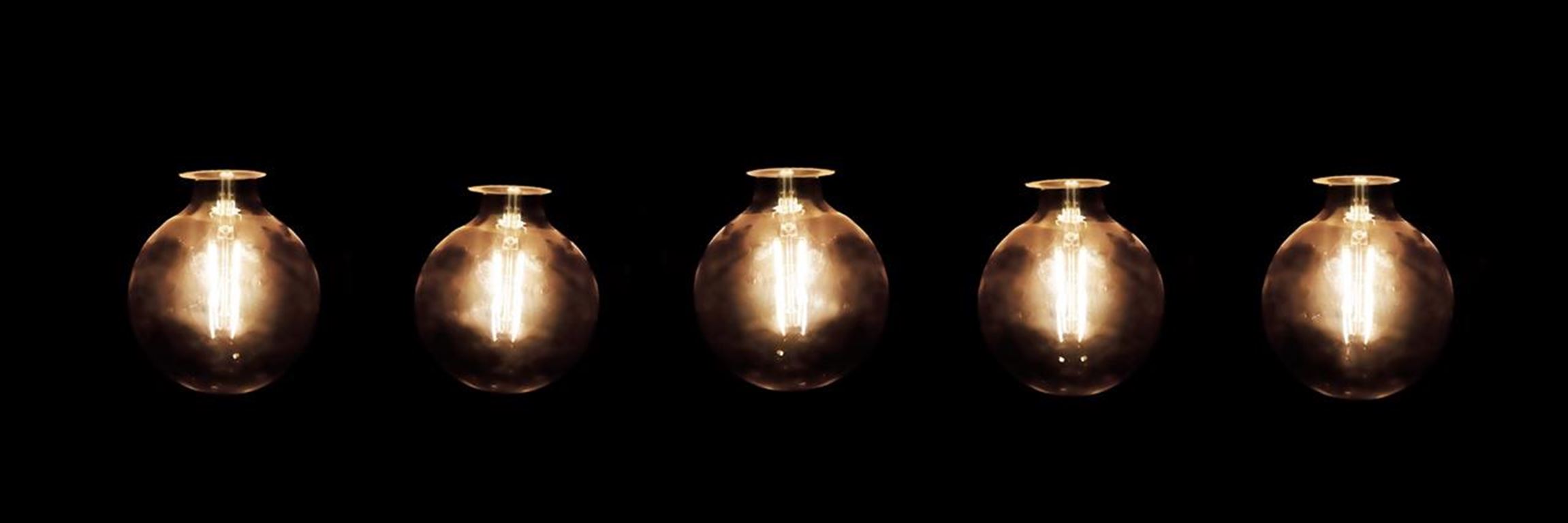 Find en udendørs lyskæde hos av cables dk